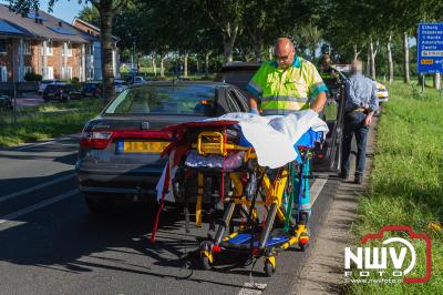 Bestuurder naar het ziekenhuis na dat hij achter op de voor hem rijdende auto knalde. - © NWVFoto.nl