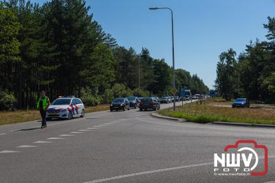 Bestuurster kan na onderzoek in ambulance zelf haar weg vervolgen, na ongeval op de Eperweg en afrit A28 in Nunspeet - © NWVFoto.nl