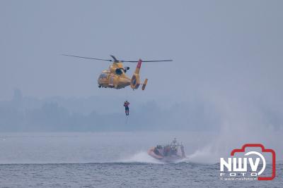 Bemanning van de KNRM boot Evert Floor door corona dit jaar helaas niet door Sar helikopter opgepikt vanaf de boot. - © NWVFoto.nl