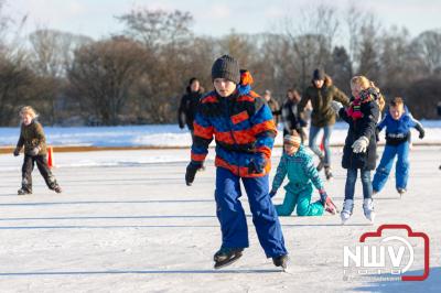 Na hard werken door de vrijwilligers van ijsbaan  - © NWVFoto.nl
