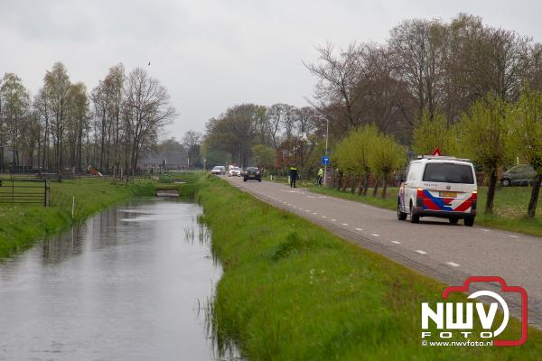 Fietser zwaargewond na aanrijding met auto Huisdijk Hoge Enk - © NWVFoto.nl