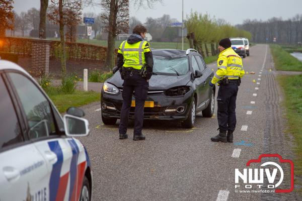 Fietser zwaargewond na aanrijding met auto Huisdijk Hoge Enk - © NWVFoto.nl