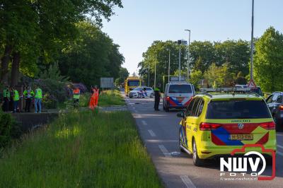 Bij een ongeval op de Zuiderzeestraatweg in Wezep is een 19-jarige man overleden, bijrijdster raakt zwaargewond. - © NWVFoto.nl