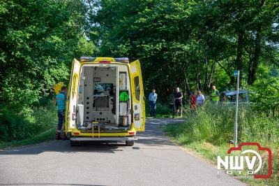 Hoge gras mogelijk oorzaak van ongeval auto, fietser in Doornspijk - © NWVFoto.nl