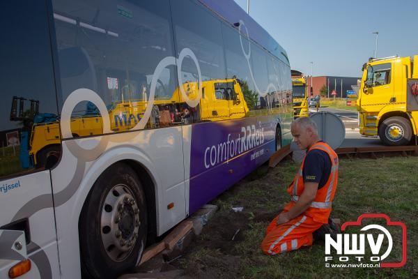 Buschauffeur wordt onwel, passagier schakelt hulp in - © NWVFoto.nl
