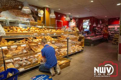 Deen op 't Harde sloot op 30 oktober de deuren, klanten konden nog even gebruik maken van hoge kortingen. - © NWVFoto.nl
