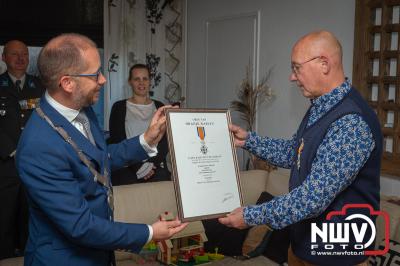 Uitreiking Koninklijke onderscheiding Ridder van Oranje-Nassau aan Johann Breukelman. - © NWVFoto.nl