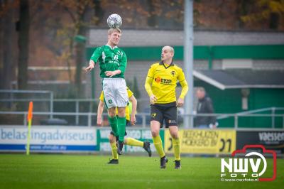 Vsco'61 scoort uit een penalty 0-1 bij de gemeentelijke derby tegen Owios, en neemt de drie punten mee naar Oosterwolde. - © NWVFoto.nl